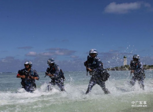 Trung Quốc tổ chức diễn tập đổ bộ đoạt đảo trái phép ở quần đảo Hoàng Sa của Việt Nam (nguồn báo Phương Đông, Trung Quốc ngày 1/2/2013).